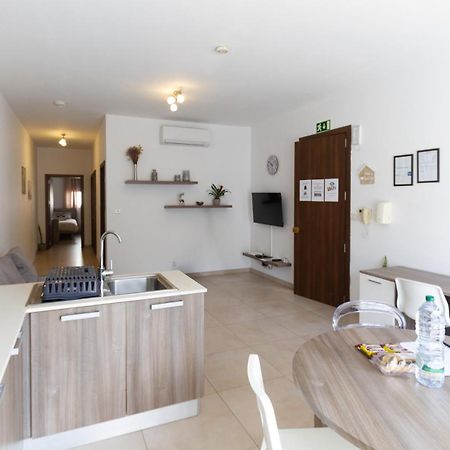 Modern & Central 2 Bedroom & 2 Bathrooms Apartment Мсида Экстерьер фото