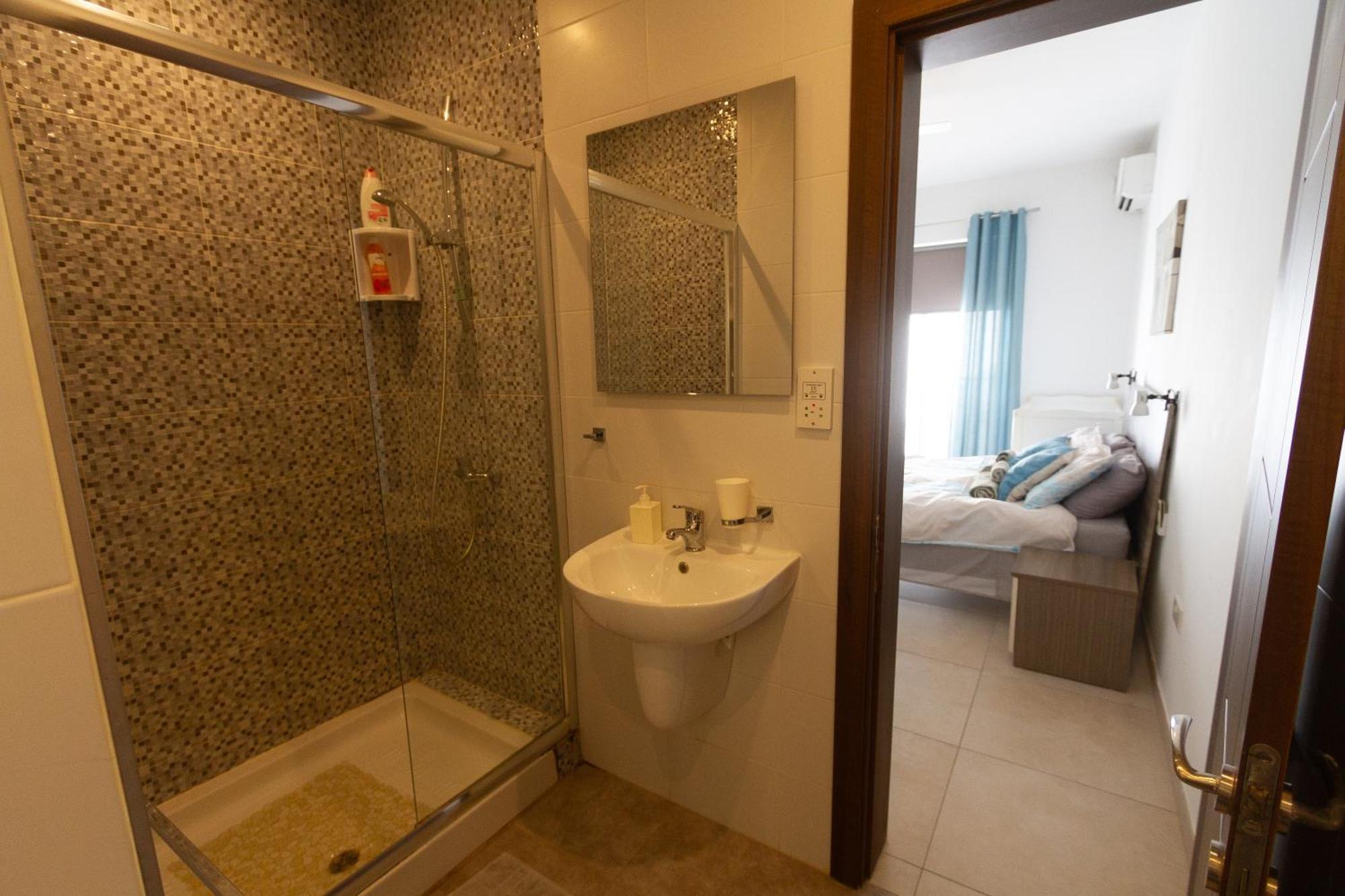 Modern & Central 2 Bedroom & 2 Bathrooms Apartment Мсида Экстерьер фото