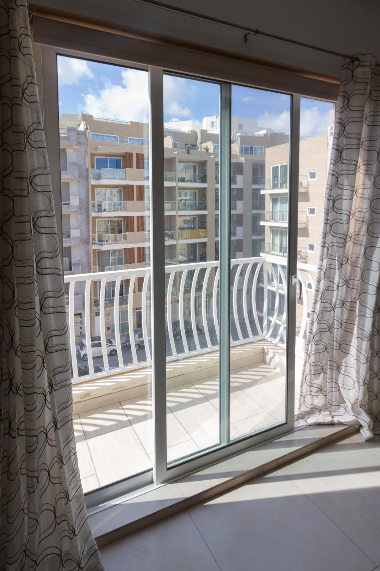 Modern & Central 2 Bedroom & 2 Bathrooms Apartment Мсида Экстерьер фото