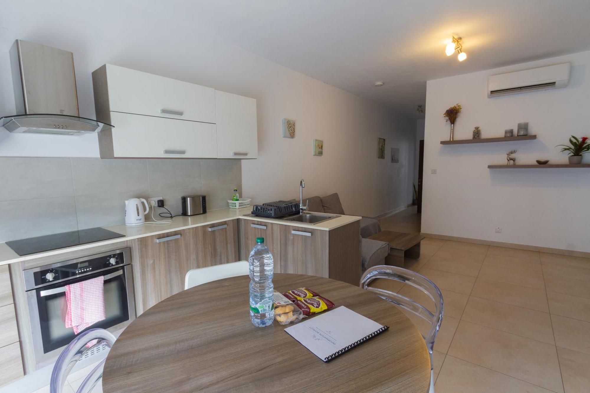 Modern & Central 2 Bedroom & 2 Bathrooms Apartment Мсида Экстерьер фото